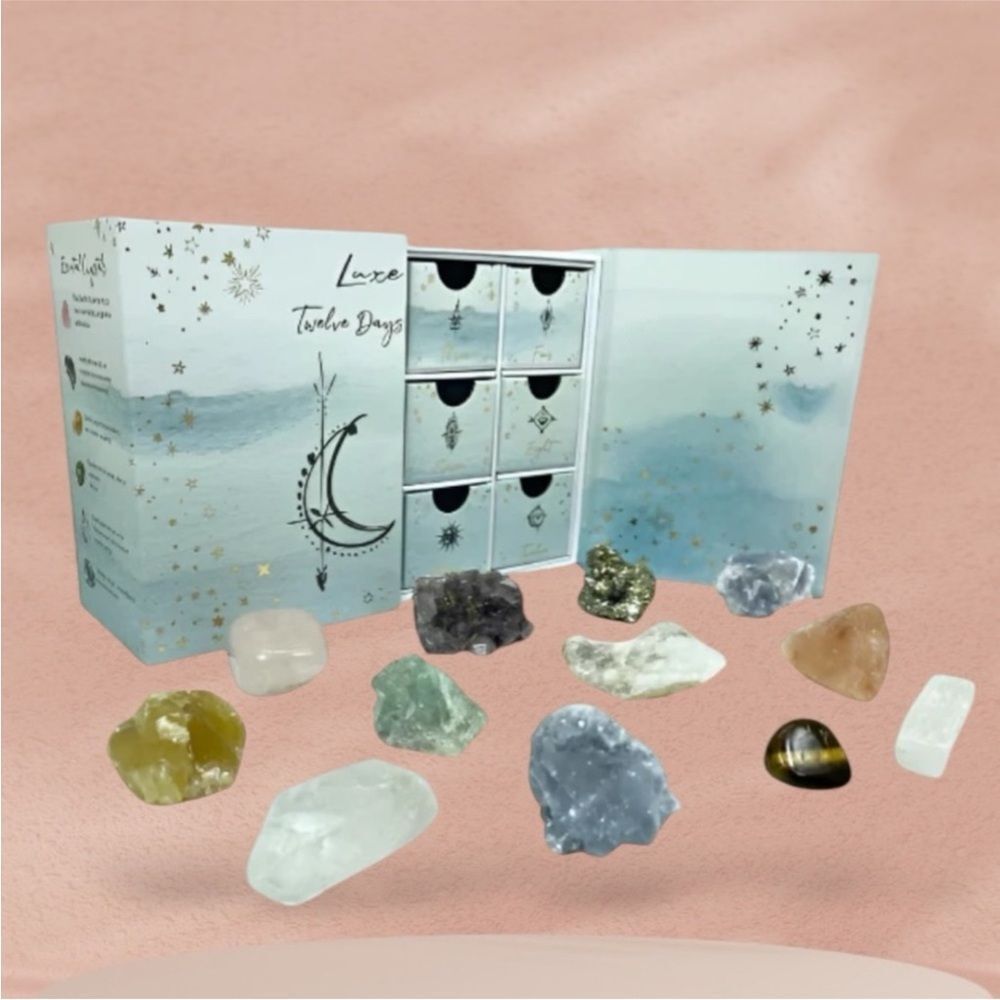 Aviva Stanoff Essential Crystals Box with Gold Stars‎